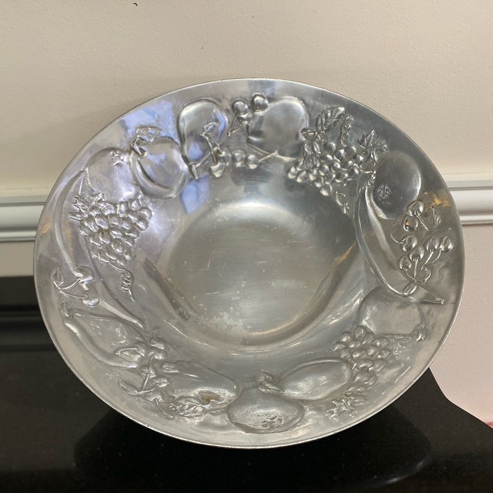 Vintage Wilton Armetale Fruit Pattern Silver Serving Bowl